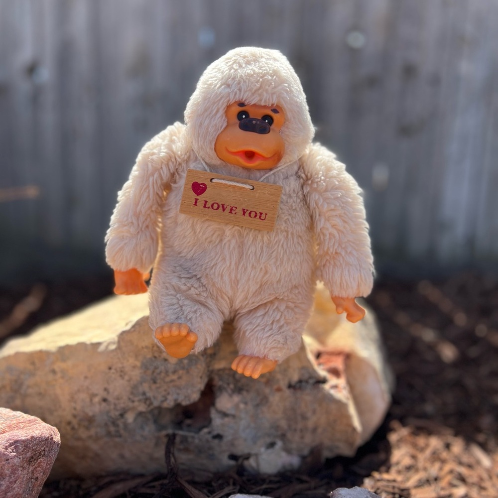 Plush Cream Gorilla by Russ 1978 stuff animal Toy